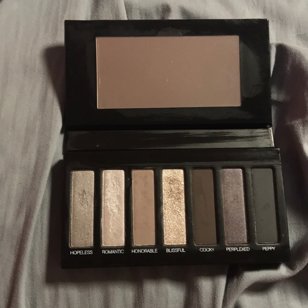 Younique Moodstruck Addiction 2 palette